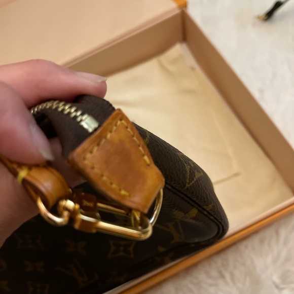 Authentic Louis Vuitton Pochette - Picture 11 of 13